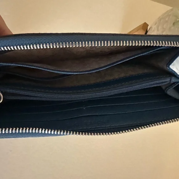 Michael Kors Blue Wallet EUC Saffiano - Picture 3 of 5